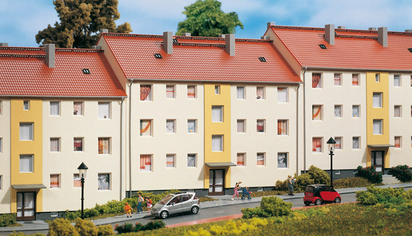 Auhagen 11402 Multi-family house
