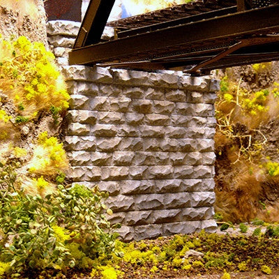 Chooch HO Single Stone Bridge Abutment #8440