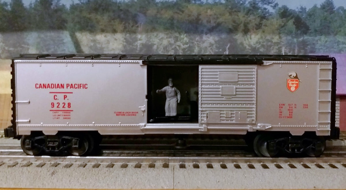 O Lionel Canadian Pacific Operating Box Car