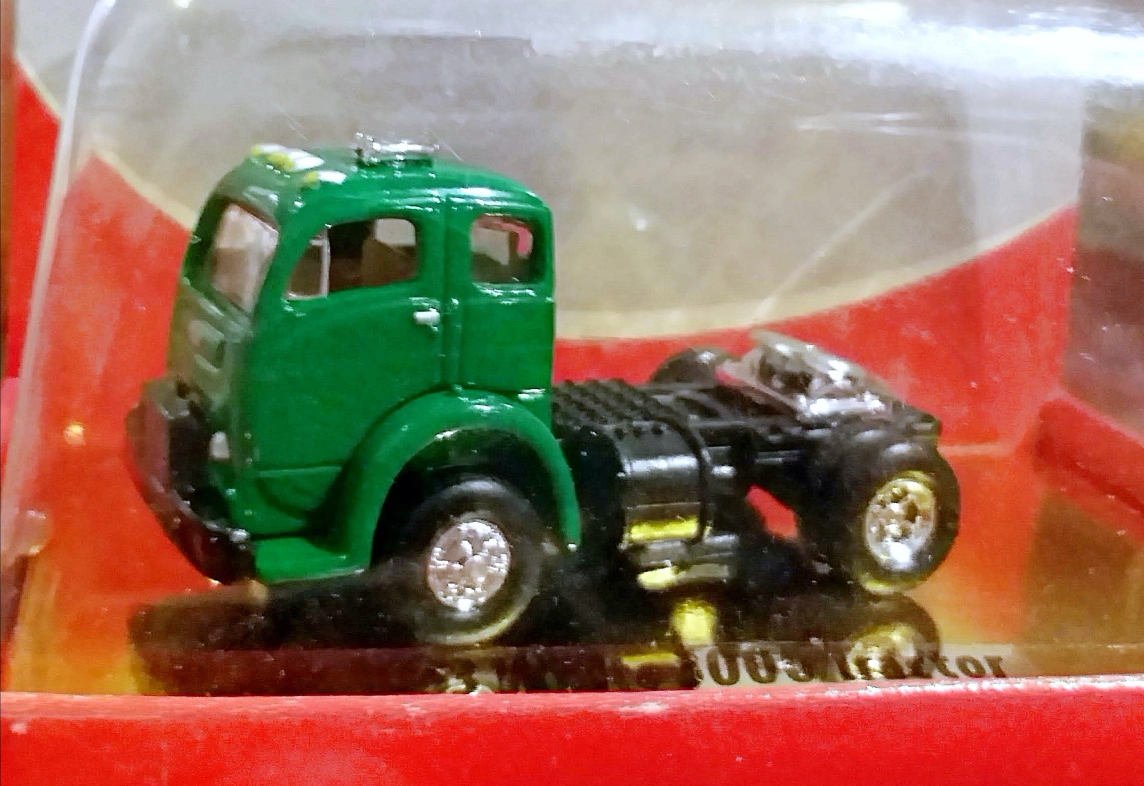 HO Mini Metals '53 White 3000 Tractor