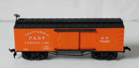 HO AHM/Rivarossi California Freight Old-time Box Car (Previously Owned)